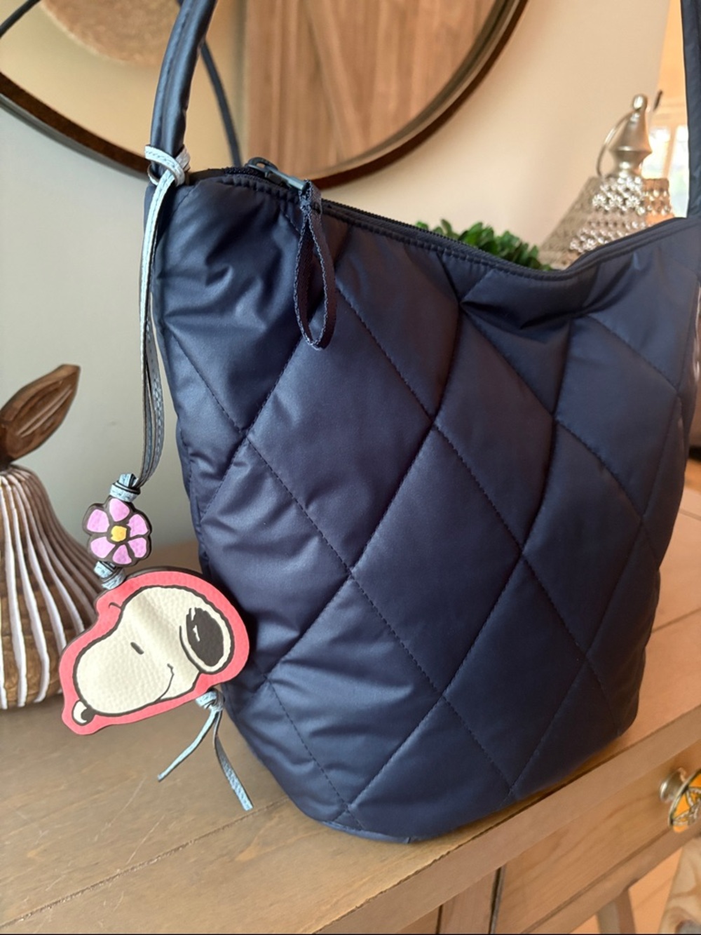 🌸VERA BRADLEY SLOUCHY SHOULDER BAG WITH SNOOPY CHARM🌸